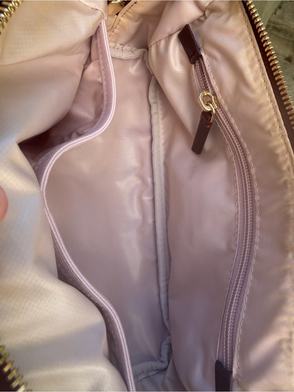 Stunning and rare Tumi Women's Burgundy Voyageur Bag with Gold Hardware - Picture 7 of 8